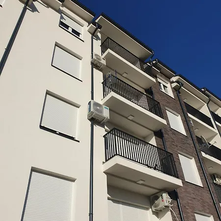 Dve Sestre Apartment *