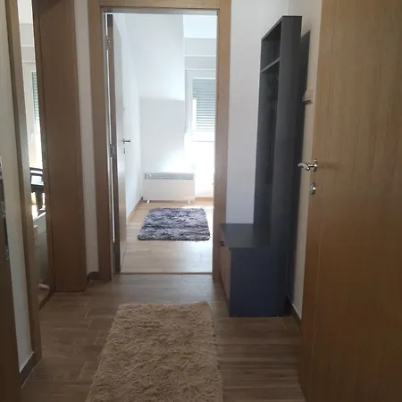 Dve Sestre Apartment *